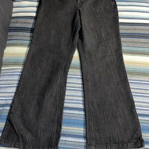 Black Gloria Vanderbilt Jeans. 16W.